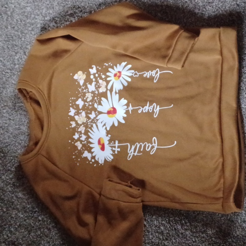 Sweatshirt~Size xl~Daisies • Faith Hope Love